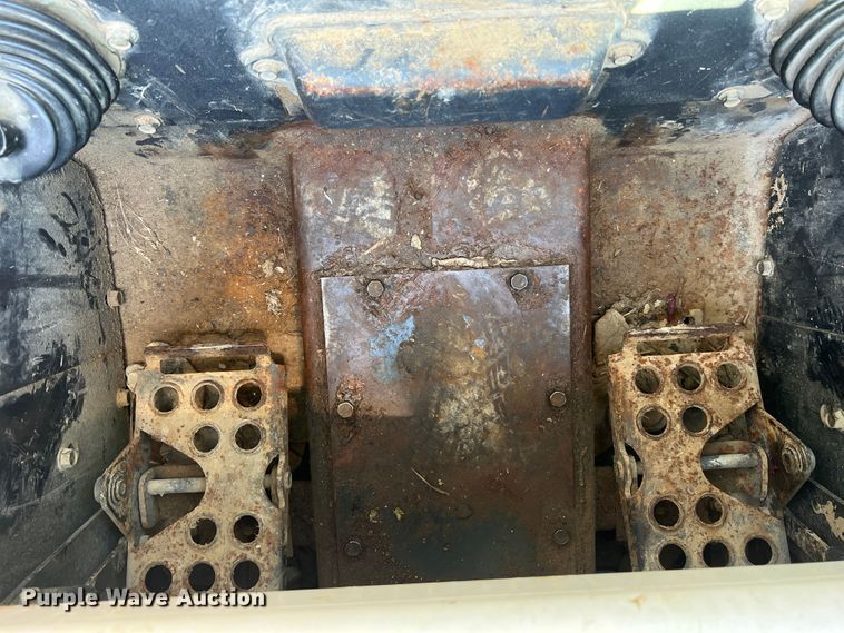 image for item MR9798 2002 Bobcat S250  skid steer loader