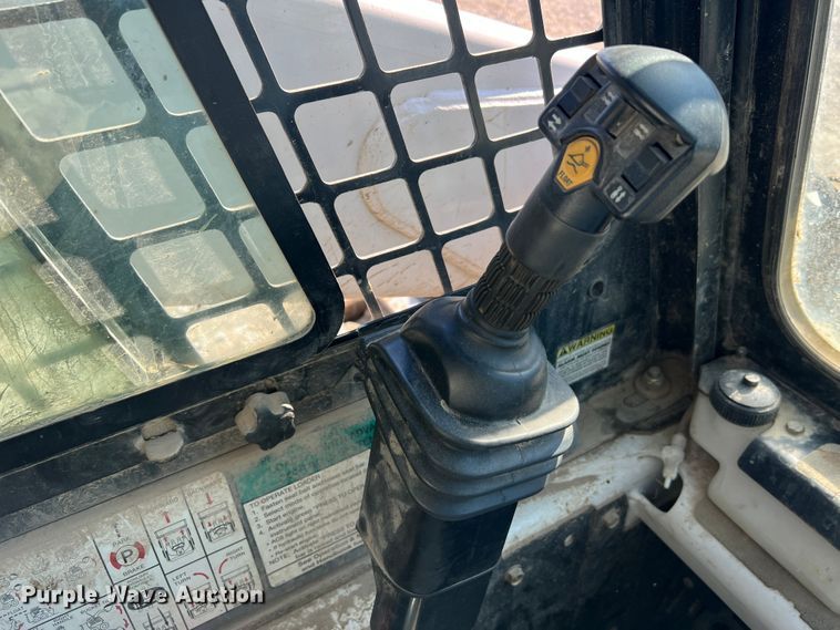 image for item MR9798 2002 Bobcat S250  skid steer loader