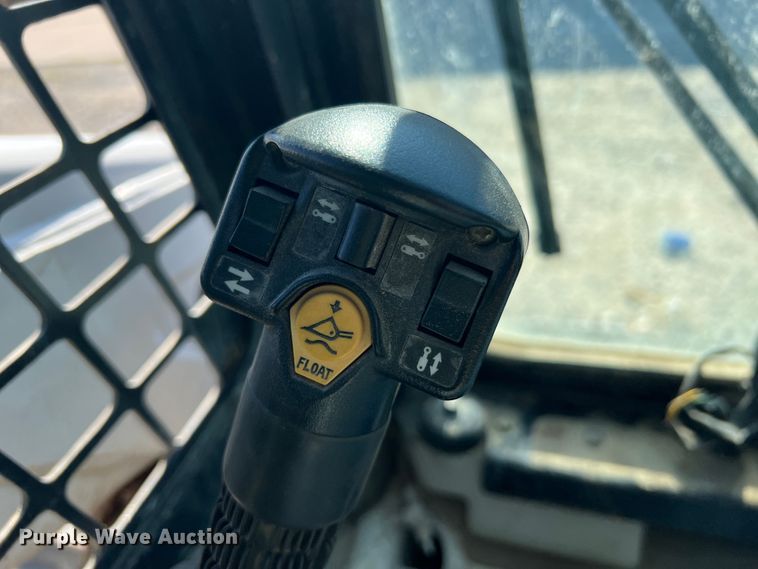 image for item MR9798 2002 Bobcat S250  skid steer loader