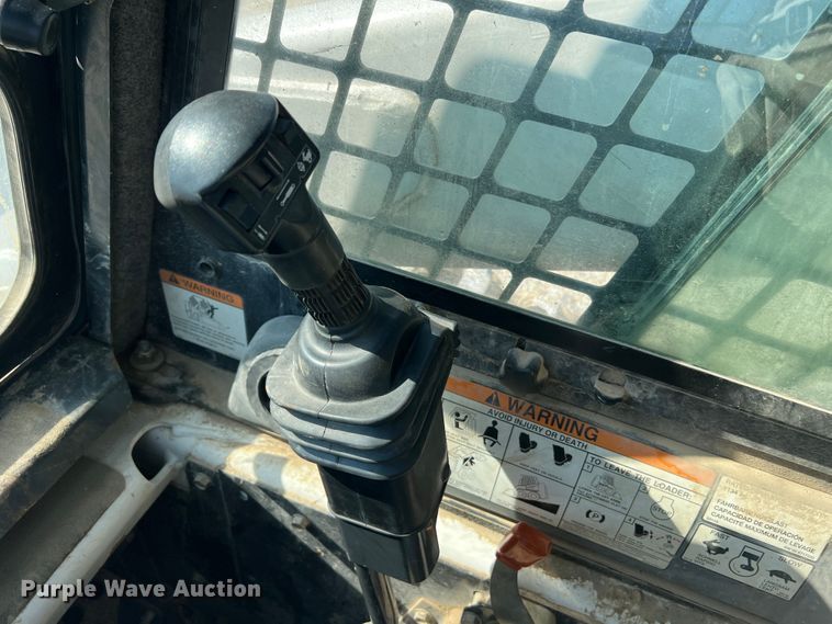 image for item MR9798 2002 Bobcat S250  skid steer loader