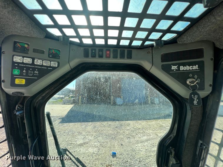 image for item MR9798 2002 Bobcat S250  skid steer loader