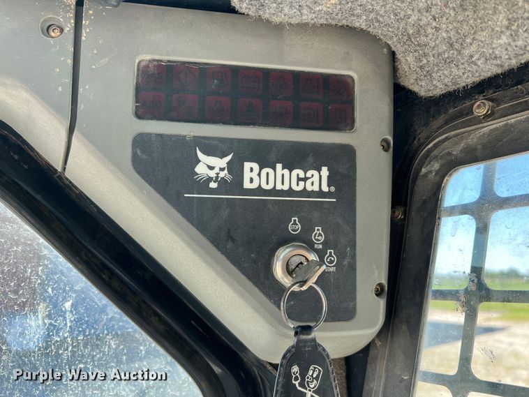 image for item MR9798 2002 Bobcat S250  skid steer loader