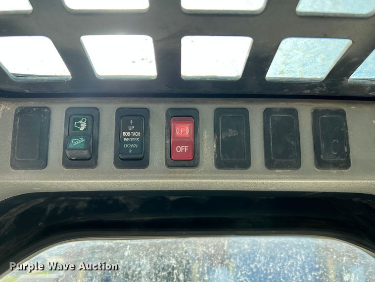 image for item MR9798 2002 Bobcat S250  skid steer loader