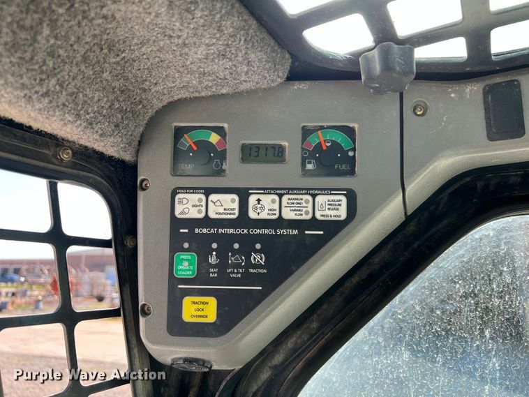 image for item MR9798 2002 Bobcat S250  skid steer loader