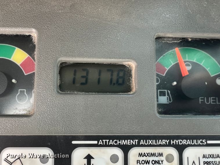 image for item MR9798 2002 Bobcat S250  skid steer loader