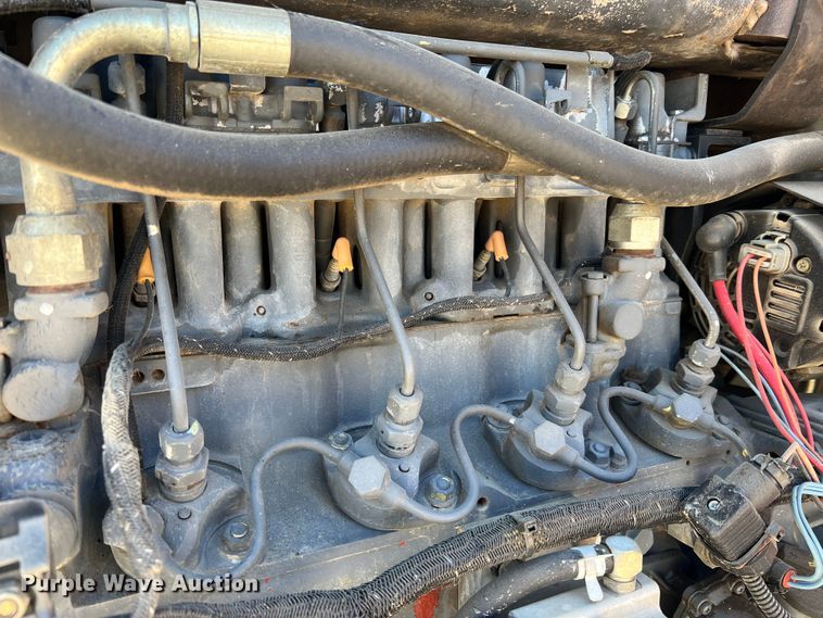 image for item MR9798 2002 Bobcat S250  skid steer loader