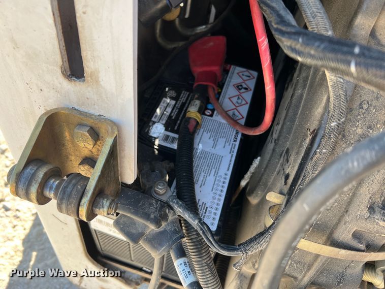 image for item MR9798 2002 Bobcat S250  skid steer loader