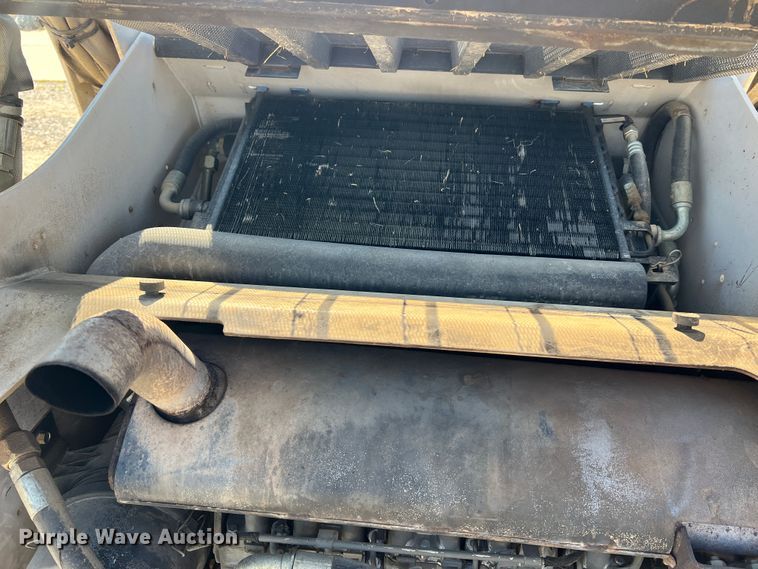 image for item MR9798 2002 Bobcat S250  skid steer loader