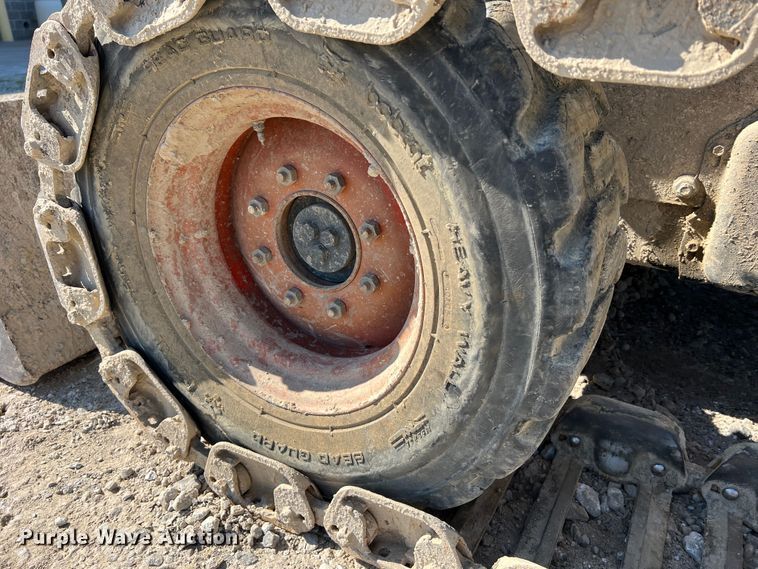 image for item MR9798 2002 Bobcat S250  skid steer loader