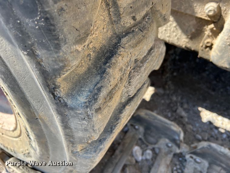 image for item MR9798 2002 Bobcat S250  skid steer loader