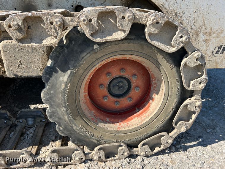 image for item MR9798 2002 Bobcat S250  skid steer loader