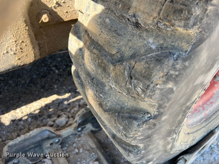 image for item MR9798 2002 Bobcat S250  skid steer loader