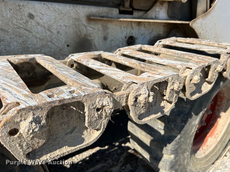 image for item MR9798 2002 Bobcat S250  skid steer loader