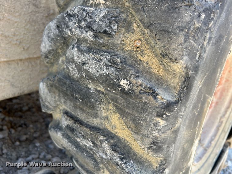 image for item MR9798 2002 Bobcat S250  skid steer loader