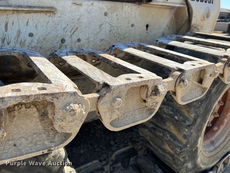 image for item MR9798 2002 Bobcat S250  skid steer loader