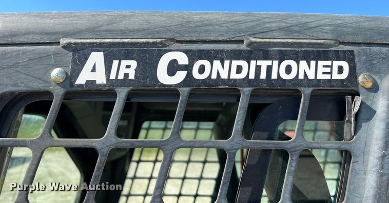 image for item MR9798 2002 Bobcat S250  skid steer loader