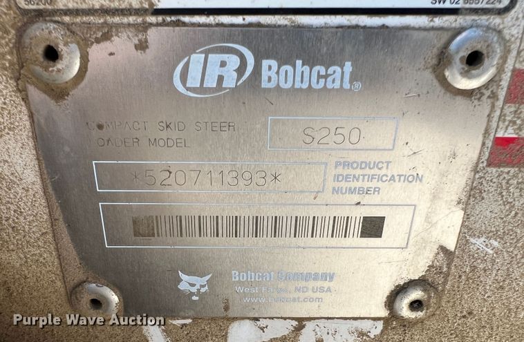 image for item MR9798 2002 Bobcat S250  skid steer loader