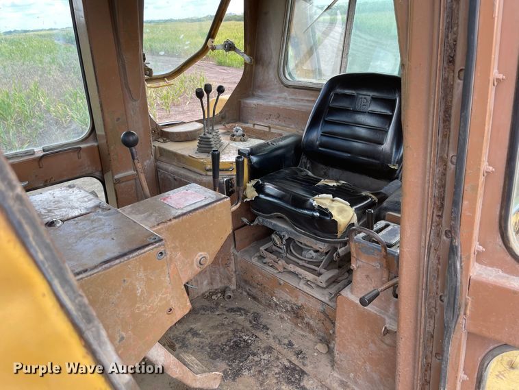 image for item MU9084 Caterpillar D9H  crawler tractor