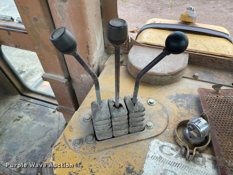 image for item MU9084 Caterpillar D9H  crawler tractor