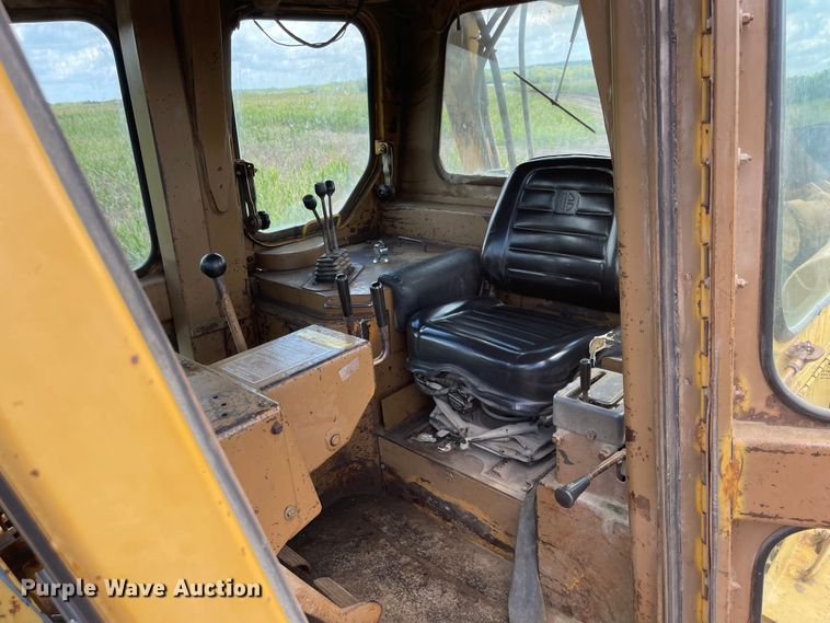 image for item MU9085 1977 Caterpillar D9H  crawler tractor