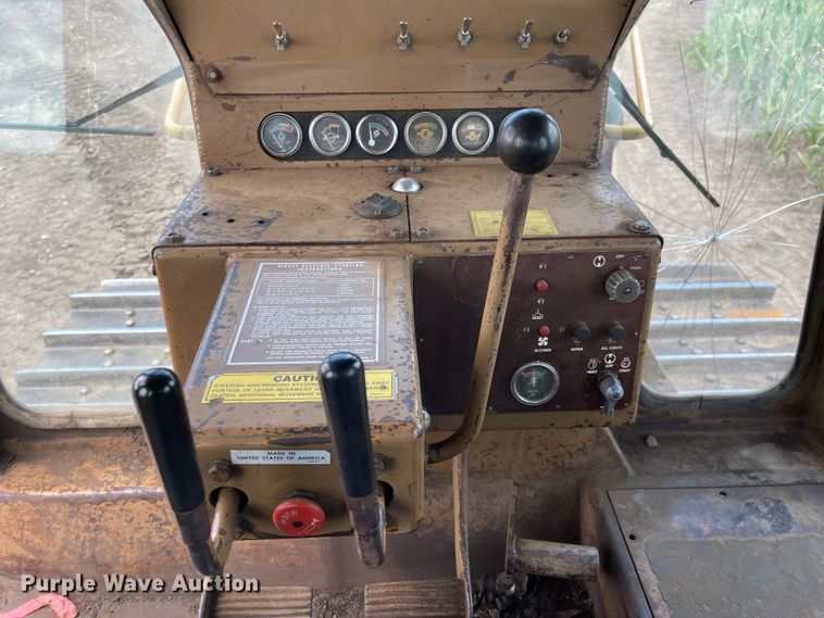 image for item MU9085 1977 Caterpillar D9H  crawler tractor