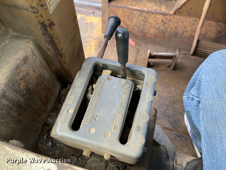 image for item MU9085 1977 Caterpillar D9H  crawler tractor