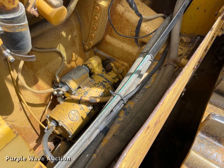 image for item MU9085 1977 Caterpillar D9H  crawler tractor