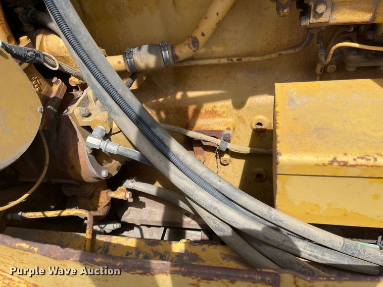 image for item MU9085 1977 Caterpillar D9H  crawler tractor