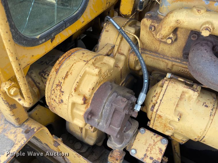 image for item MU9085 1977 Caterpillar D9H  crawler tractor