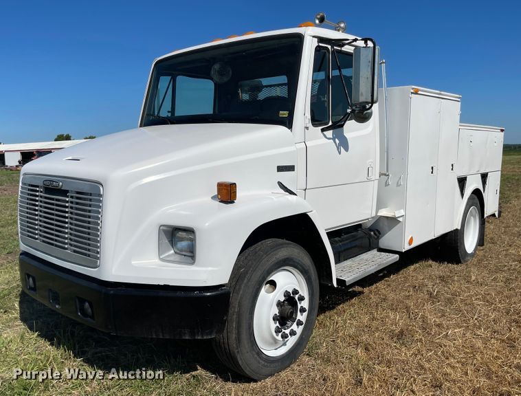 image for item MU9091 2002 Freightliner FL70  utility / service truck