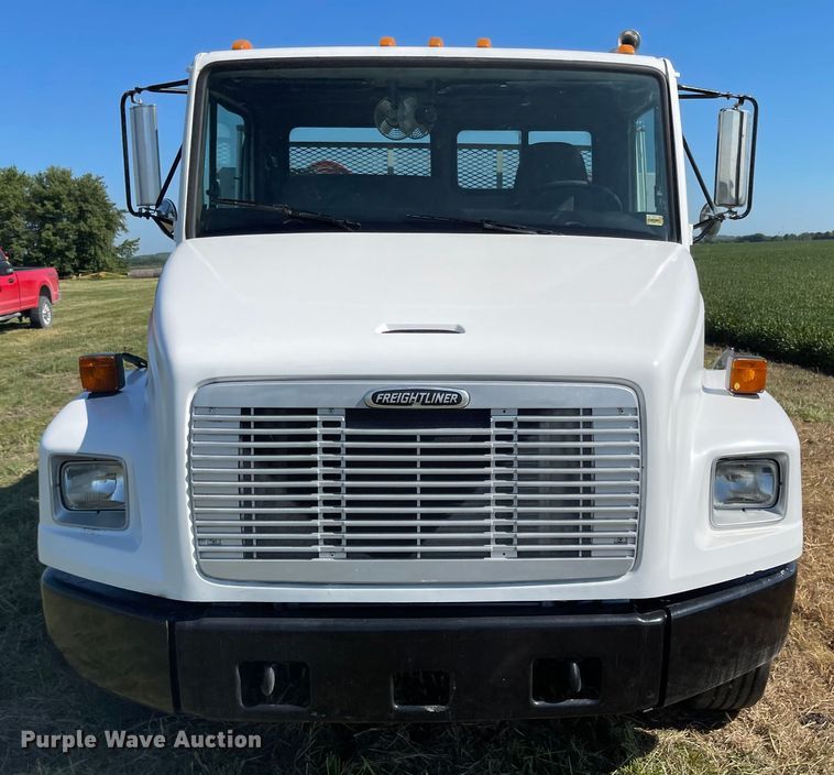 image for item MU9091 2002 Freightliner FL70  utility / service truck