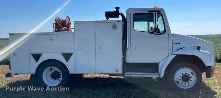 image for item MU9091 2002 Freightliner FL70  utility / service truck