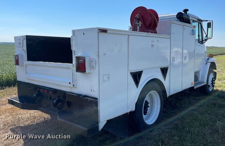 image for item MU9091 2002 Freightliner FL70  utility / service truck