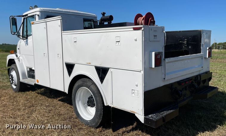 image for item MU9091 2002 Freightliner FL70  utility / service truck