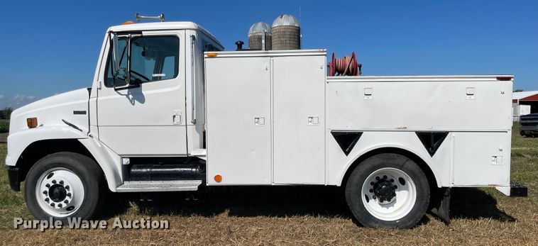 image for item MU9091 2002 Freightliner FL70  utility / service truck