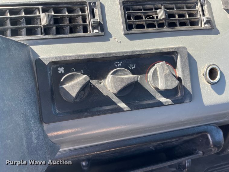 image for item MU9091 2002 Freightliner FL70  utility / service truck