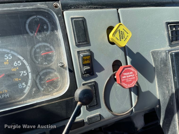 image for item MU9091 2002 Freightliner FL70  utility / service truck