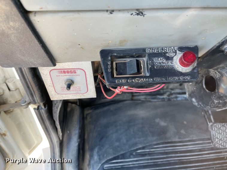 image for item MU9091 2002 Freightliner FL70  utility / service truck