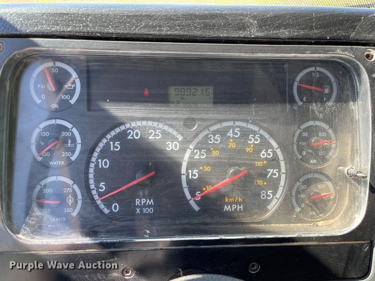 image for item MU9091 2002 Freightliner FL70  utility / service truck