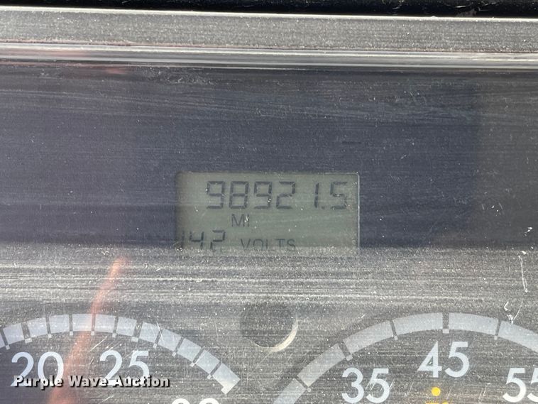 image for item MU9091 2002 Freightliner FL70  utility / service truck