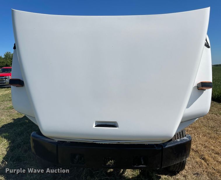 image for item MU9091 2002 Freightliner FL70  utility / service truck