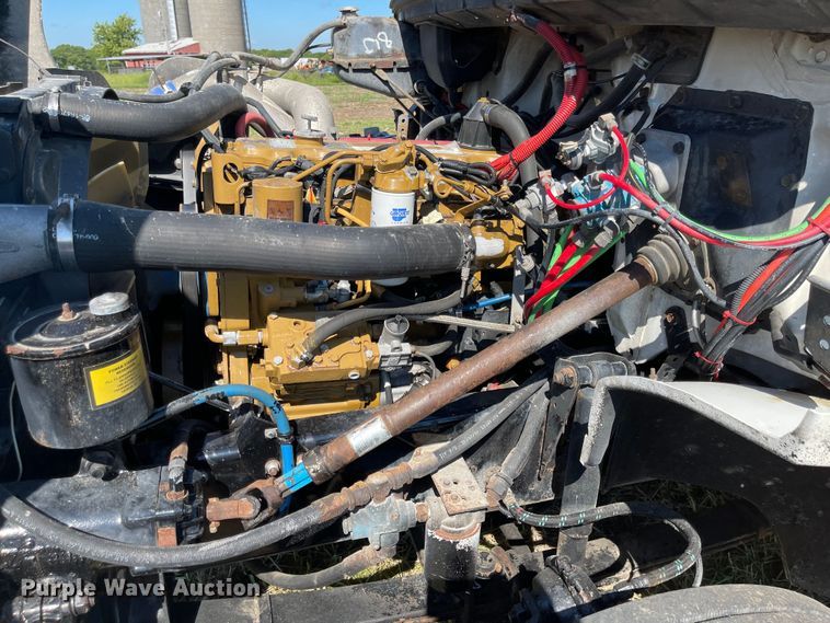 image for item MU9091 2002 Freightliner FL70  utility / service truck