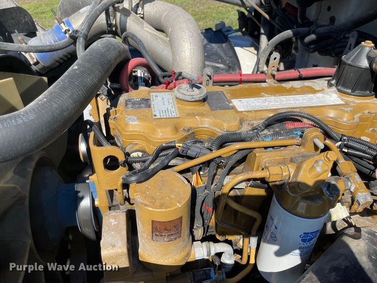 image for item MU9091 2002 Freightliner FL70  utility / service truck