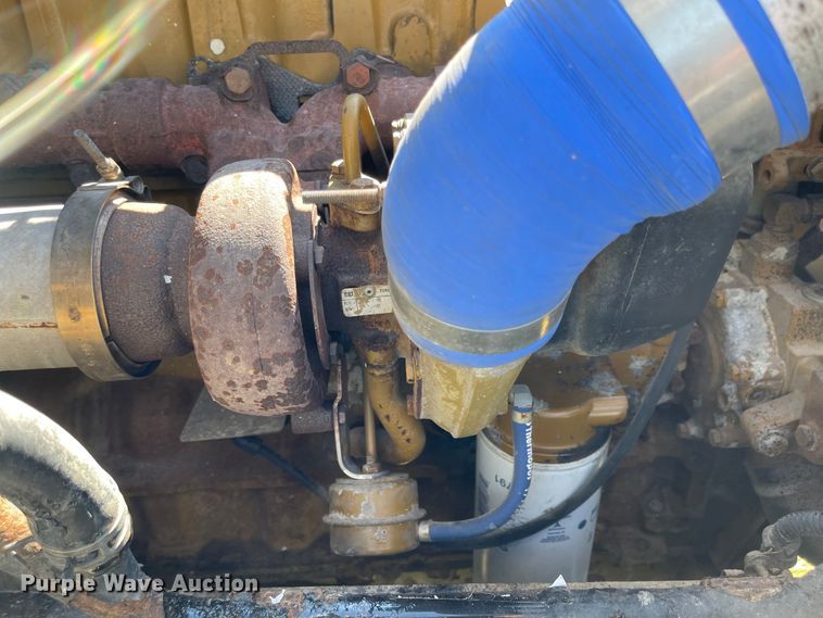 image for item MU9091 2002 Freightliner FL70  utility / service truck