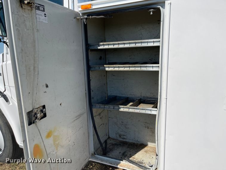 image for item MU9091 2002 Freightliner FL70  utility / service truck