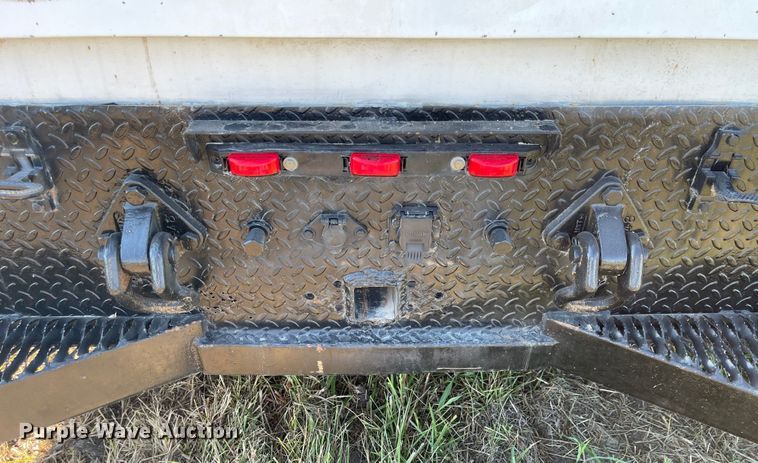 image for item MU9091 2002 Freightliner FL70  utility / service truck