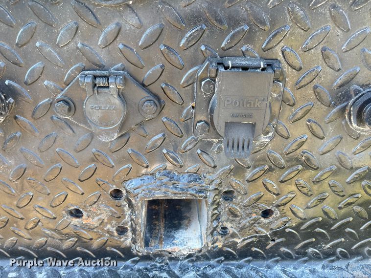 image for item MU9091 2002 Freightliner FL70  utility / service truck