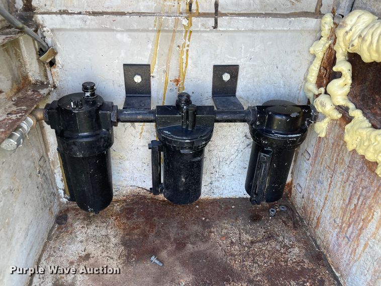 image for item MU9091 2002 Freightliner FL70  utility / service truck