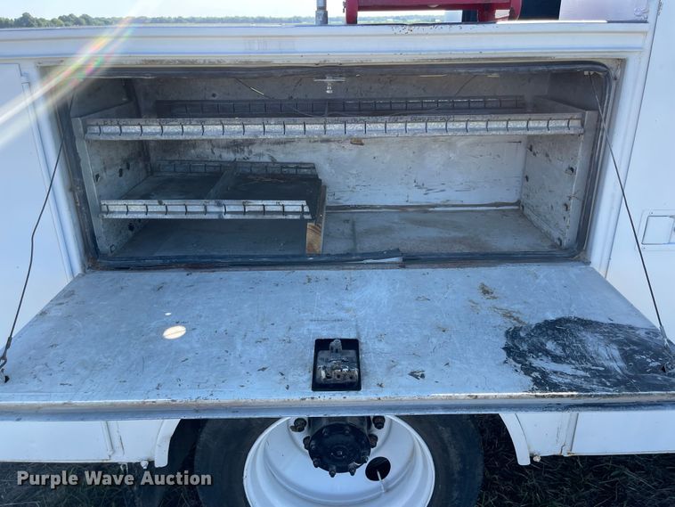 image for item MU9091 2002 Freightliner FL70  utility / service truck