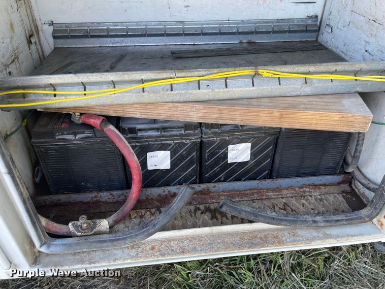 image for item MU9091 2002 Freightliner FL70  utility / service truck